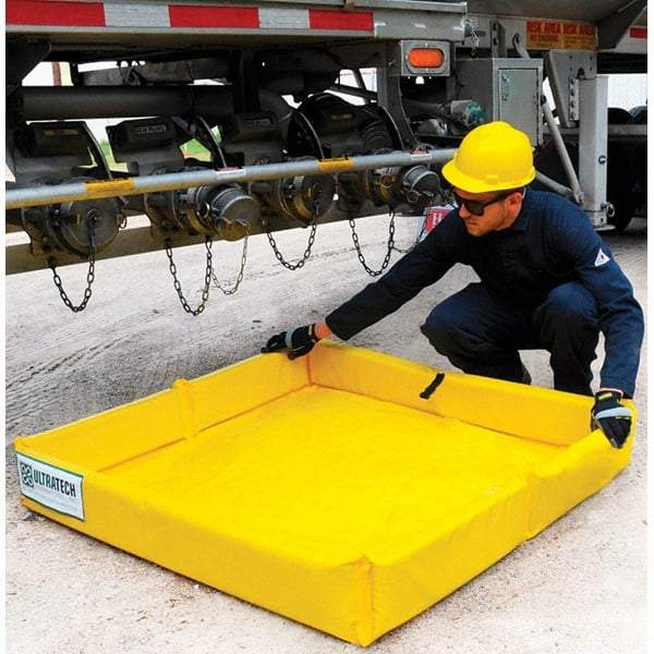 UltraTech - 60 Gal 18 oz PVC Containment Berm, Mini-Foam Wall - 1/2' High x 4' Wide x 4" Long - Exact Tool & Supply
