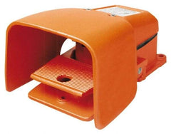 LINEMASTER - 1 Treadle, 20 Amp, 1 hp, Maintained (MA), DPDT, Electric Foot Switch - 13, 2 & 4 NEMA Rated, IP56, Cast Iron, 9" Long x 5.88" Wide x 4-1/2" High - Exact Tool & Supply