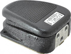 LINEMASTER - 1/8-27 NPT Clipper Air Valve - 4-Way Air Valve Foot Switch & 4 1/2" Length x 3 1/2" Width - Exact Tool & Supply