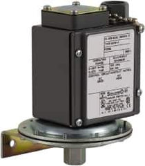 Square D - 4, 13 and 4X NEMA Rated, SPDT, 0.2 to 10 psi, Vacuum Switch Pressure and Level Switch - Adjustable Pressure, 24 VDC, Screw Terminal - Exact Tool & Supply