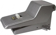 PRO-SOURCE - 1/4" NPT Manual Mechanical Valve - 3 Way, 2 Position, Foot Pedal/Manual, 0.65 CV Rate & 127.98 Max psi - Exact Tool & Supply